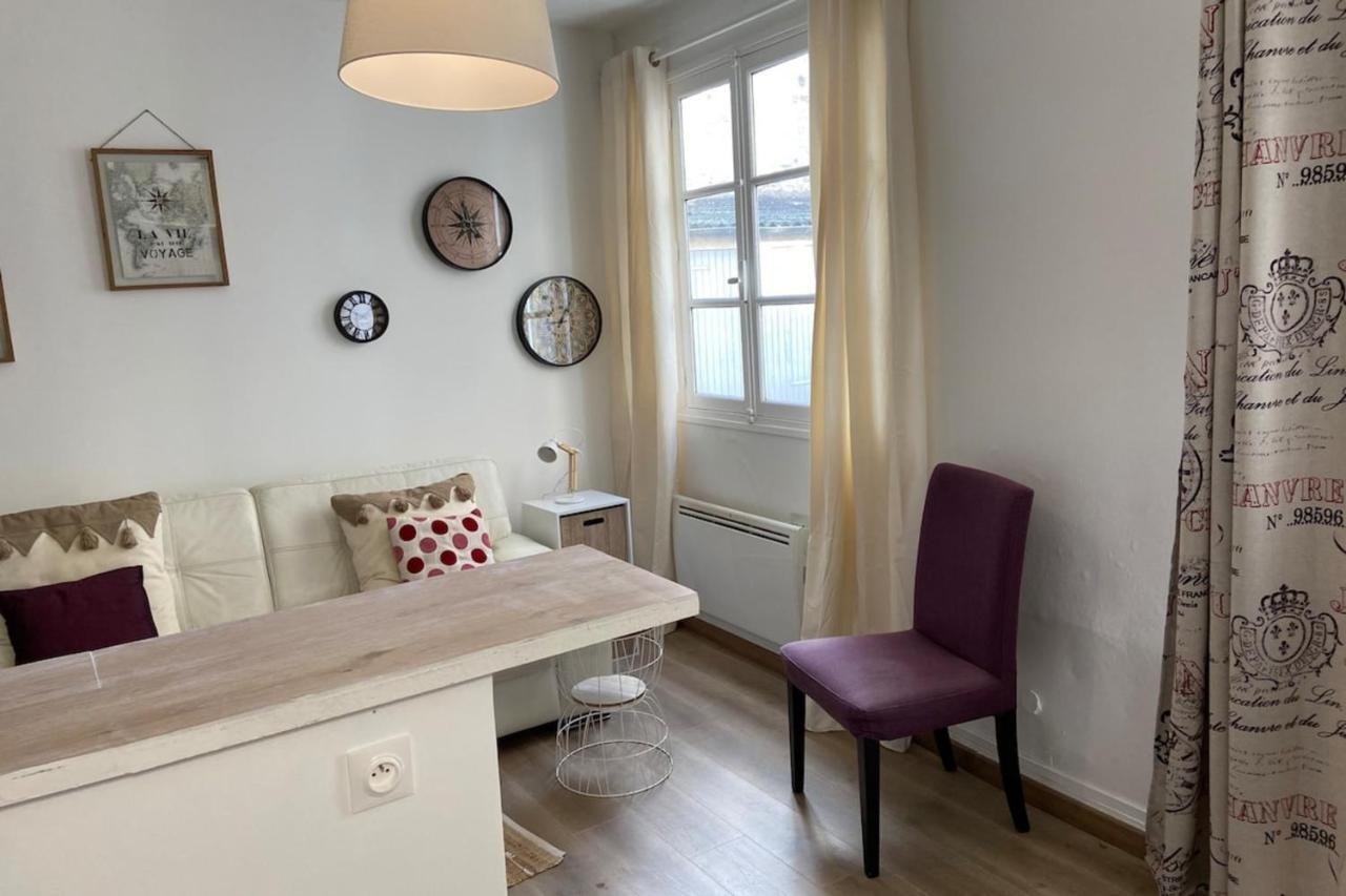 Agreable Appart'Hotel Smart Cosy Proche Commerces ฟงแตนโบล ภายนอก รูปภาพ